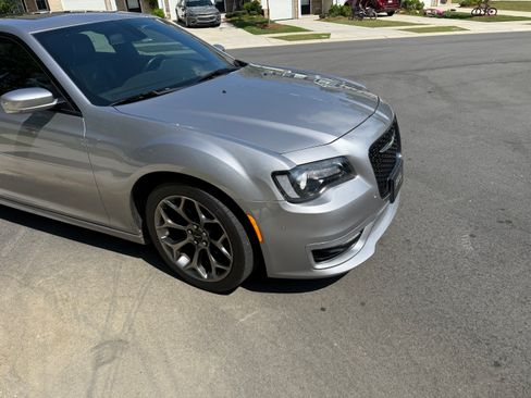 Used 2018 Chrysler 300 S w/ 300S Premium Group RWD image 2