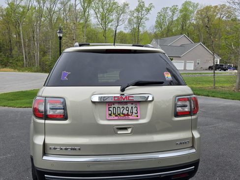 Used 2014 GMC Acadia SLE image 9