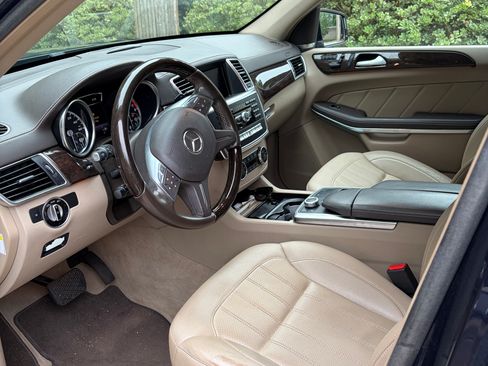 Used 2014 Mercedes-Benz GL 450 4MATIC image 9