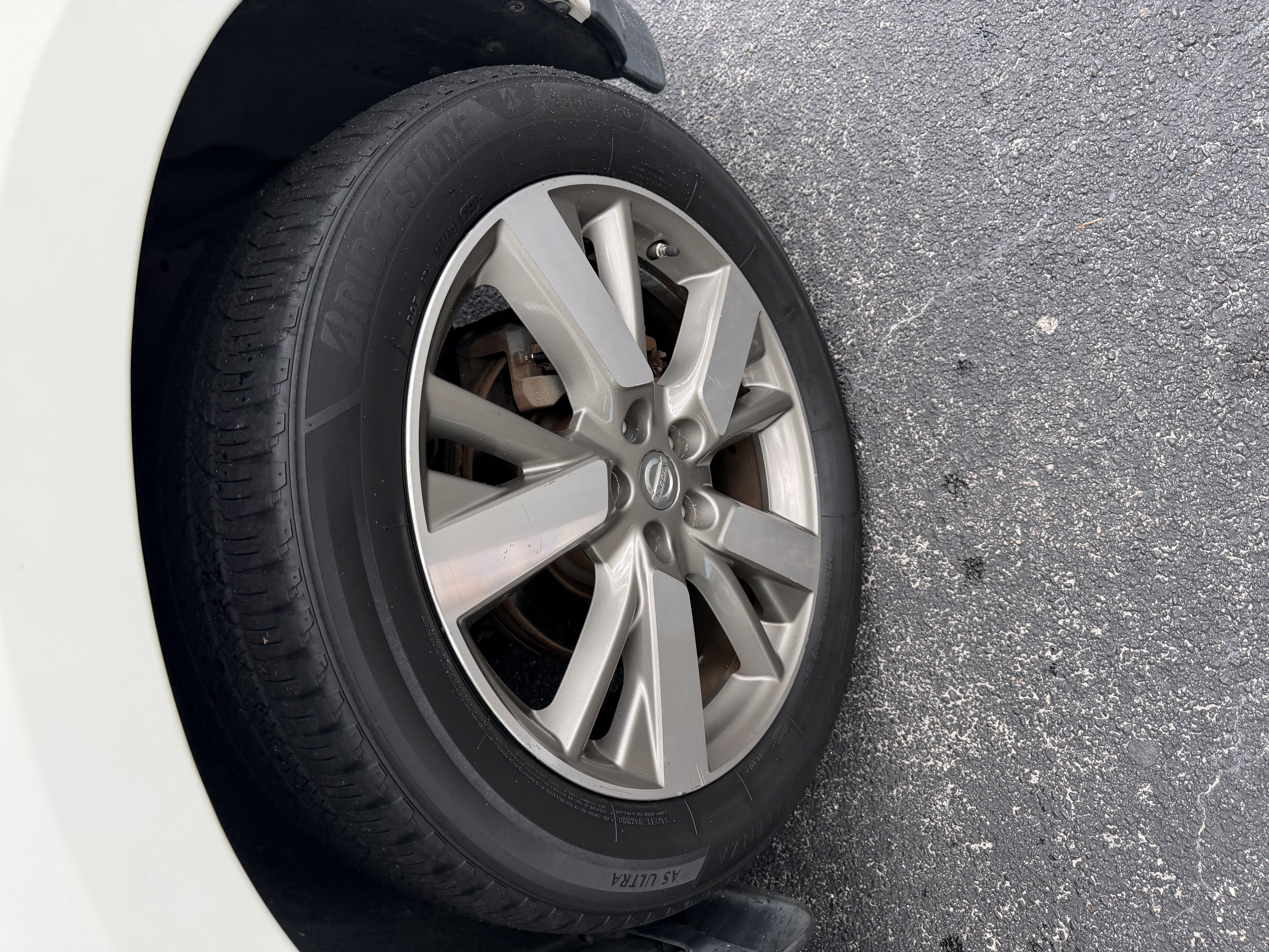 Used 2014 Nissan Pathfinder Platinum FWD image 19