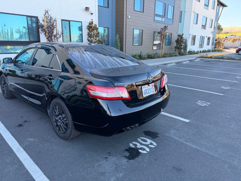 Used 2011 Toyota Camry LE image 6