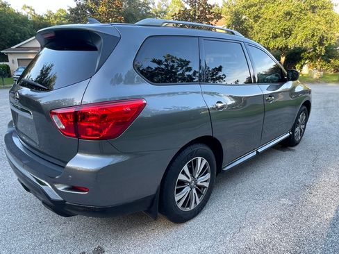 Used 2019 Nissan Pathfinder FWD image 5