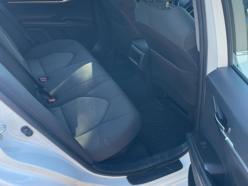 Used 2022 Toyota Camry LE image 5