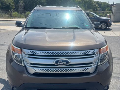 Used 2015 Ford Explorer XLT FWD image 2