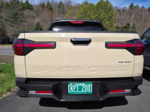 Used 2022 Hyundai Santa Cruz SEL Premium image 2