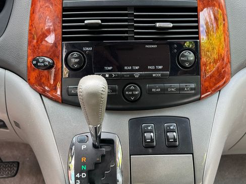 Used 2008 Toyota Sienna XLE FWD image 14