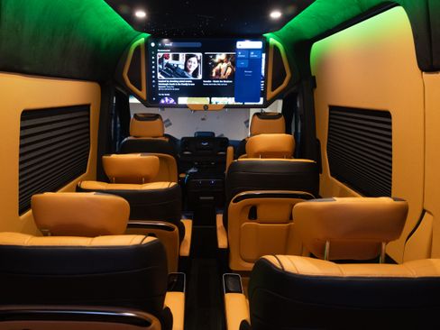 Used 2025 Mercedes-Benz Sprinter 2500 image 4