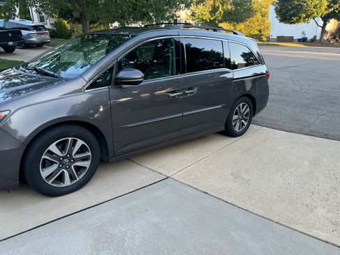 Used 2014 Honda Odyssey Touring Elite image 2