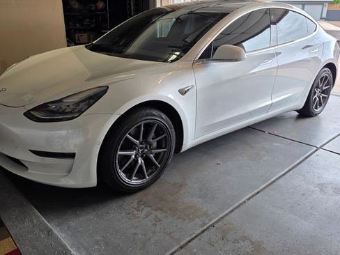 Used 2020 Tesla Model 3 Standard Range Plus image 1