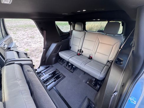 Used 2022 Chevrolet Tahoe Z71 w/ Z71 Off-Road Package image 26