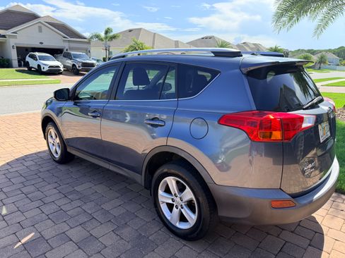 Used 2013 Toyota RAV4 XLE FWD image 1