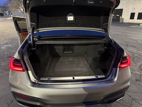 Used 2021 BMW 750i xDrive w/ Executive Package image 6