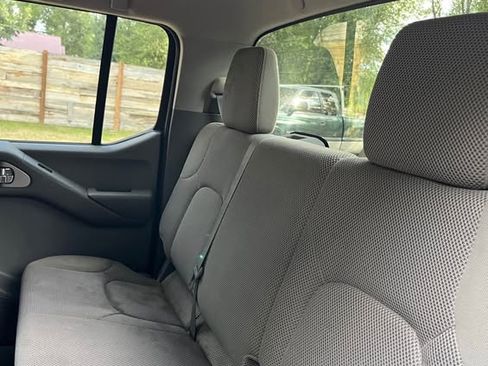 Used 2013 Nissan Frontier SV w/ SV Value Truck Pkg AWD/4WD image 17