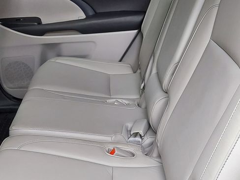 Used 2016 Toyota Highlander XLE image 9