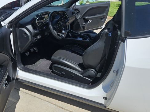 Used 2018 Dodge Challenger SRT image 10