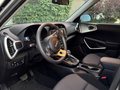 Used 2022 Kia Soul LX w/ Technology Package FWD image 5