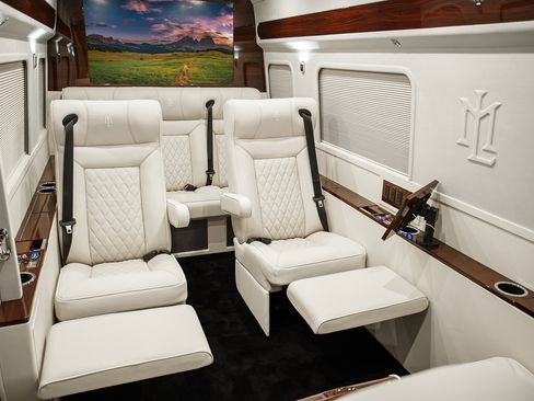 Used 2025 Mercedes-Benz Sprinter 2500 image 8