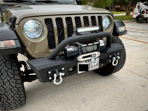 Used 2020 Jeep Gladiator Sport AWD/4WD image 9