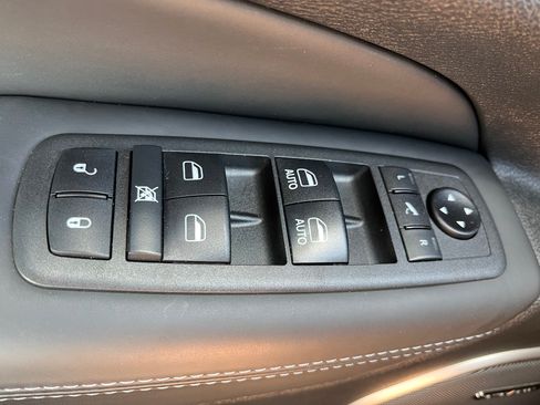 Used 2021 Jeep Grand Cherokee Overland AWD/4WD image 20