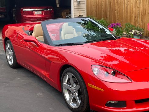 Used 2006 Chevrolet Corvette Convertible w/ Preferred Equipment Group RWD image 11