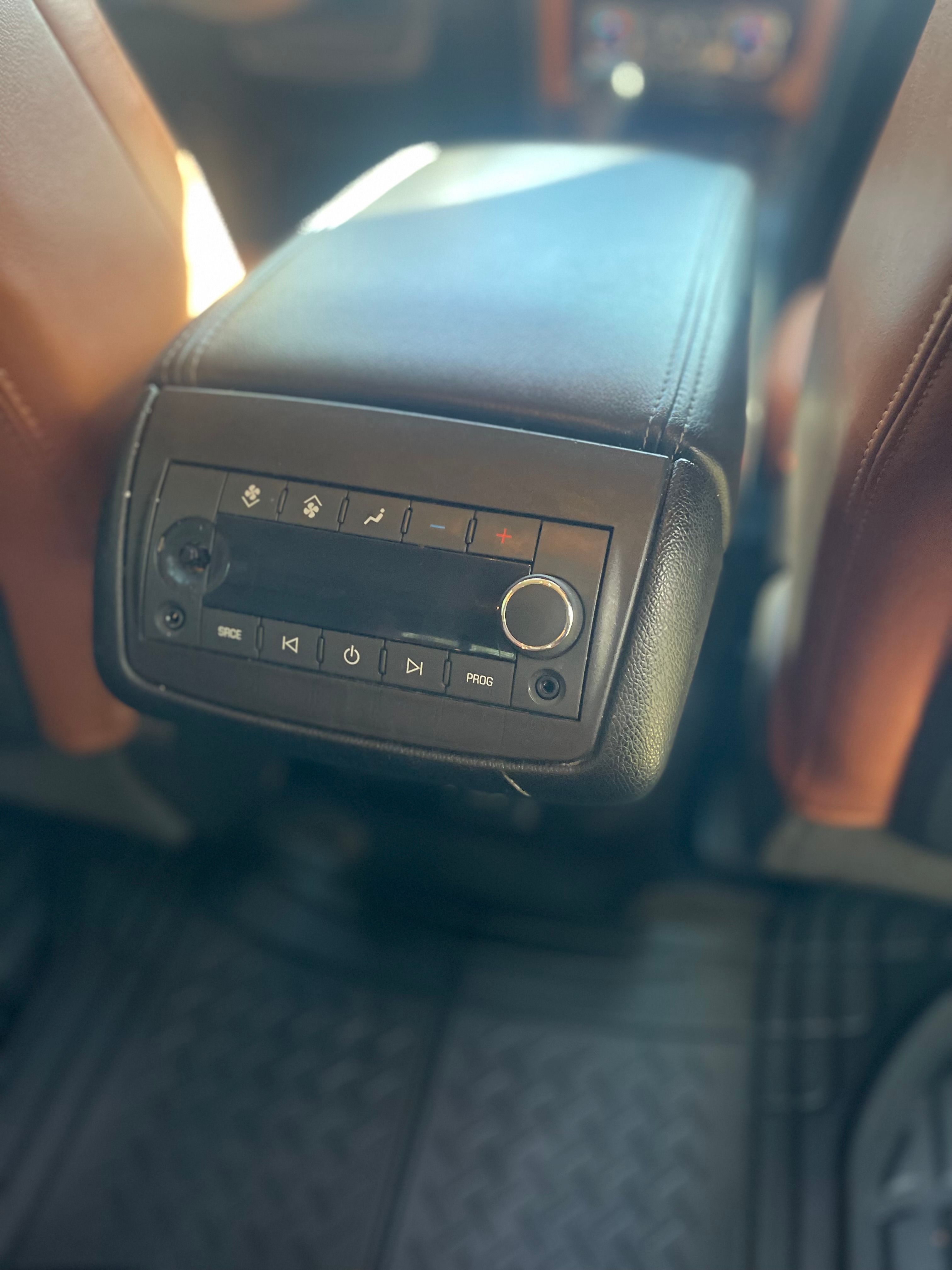 Used 2017 Chevrolet Traverse LT FWD image 19