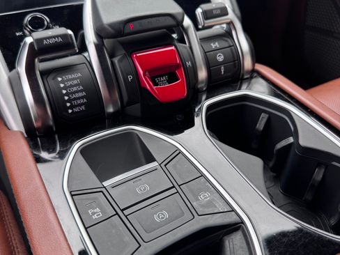 Used 2019 Lamborghini Urus image 12