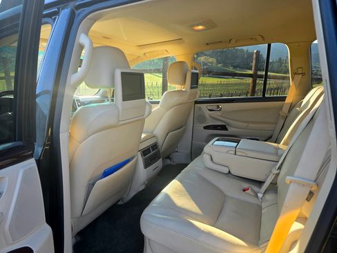 Used 2013 Lexus LX 570 4WD w/ Luxury Pkg image 5