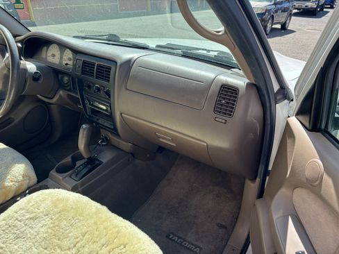 Used 2004 Toyota Tacoma PreRunner w/ Convenience Pkg RWD image 17