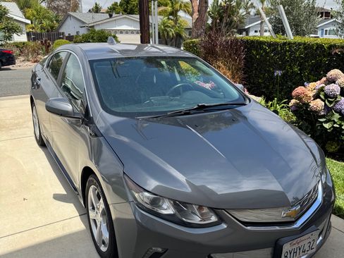 Used 2018 Chevrolet Volt LT w/ LT Driver Confidence Package FWD image 1