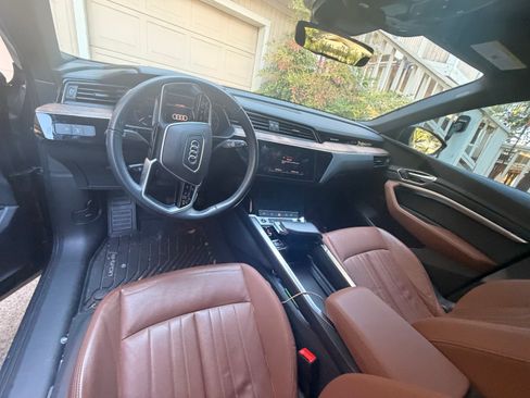 Used 2021 Audi e-tron Premium w/ Convenience Plus Package AWD/4WD image 8