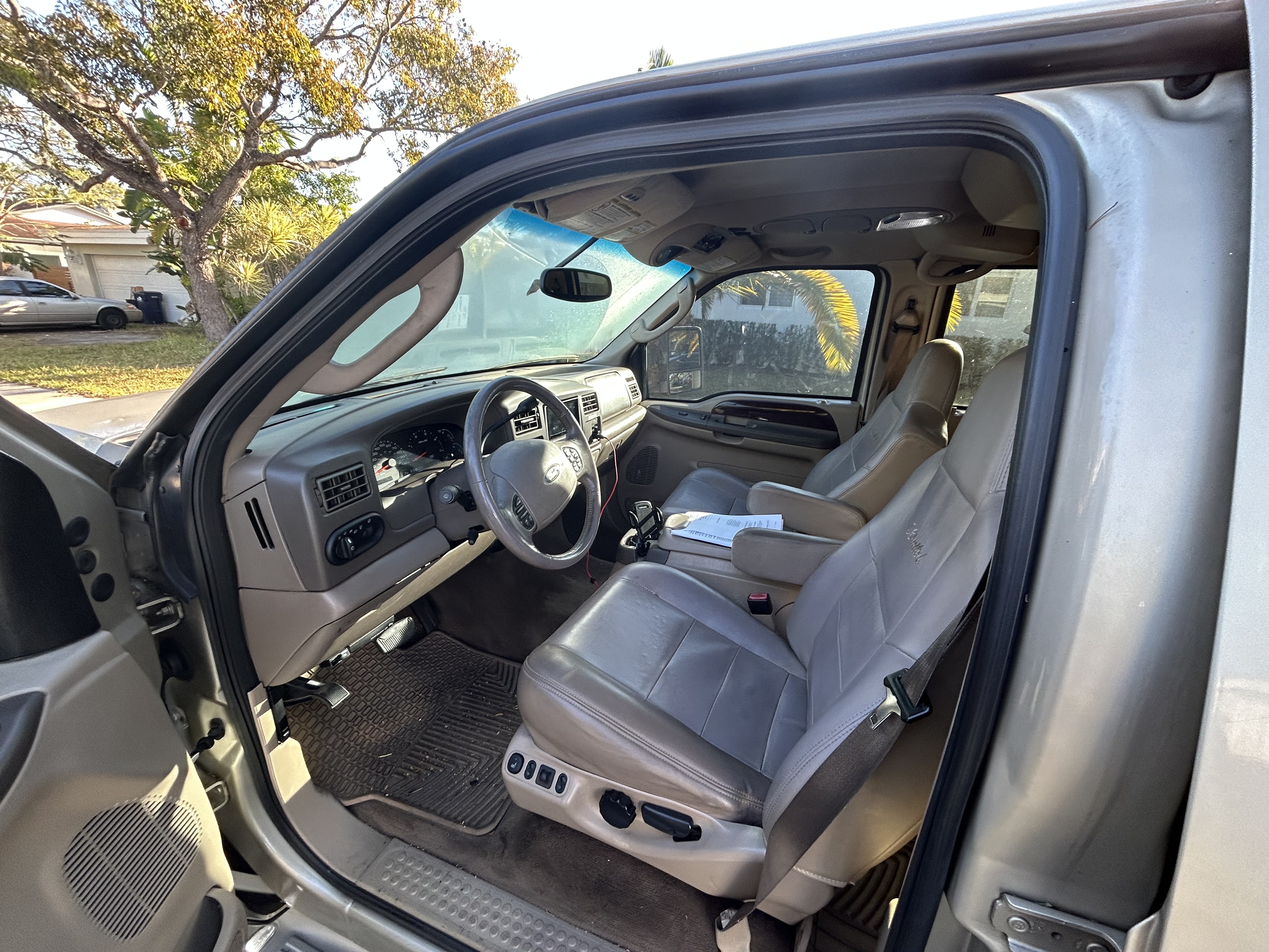 Used 2004 Ford Excursion Limited RWD image 5