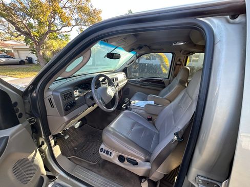 Used 2004 Ford Excursion Limited RWD image 5