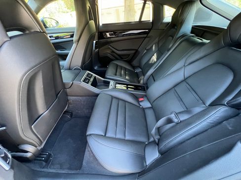 Used 2018 Porsche Panamera 4 image 12