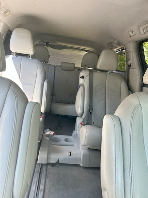 Used 2012 Toyota Sienna XLE FWD image 6