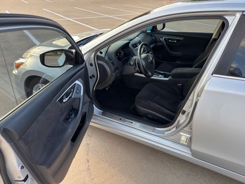 Used 2013 Nissan Altima 3.5 SV image 8