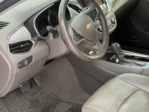 Used 2016 Chevrolet Malibu Premier w/ Driver Confidence Package image 6