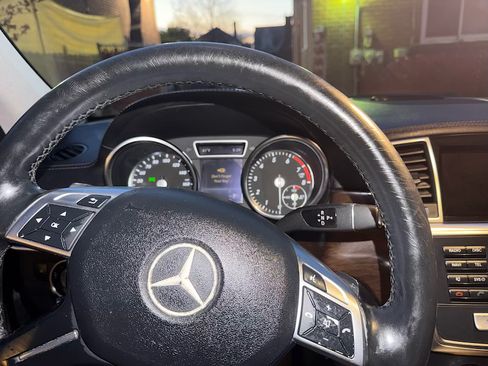 Used 2015 Mercedes-Benz GL 450 4MATIC image 23