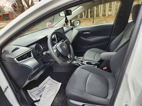 Used 2020 Toyota Corolla LE image 8