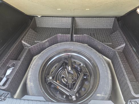 Used 2018 Ford Edge SEL w/ Equipment Group 201A image 10