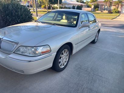 Used 2006 Lincoln Town Car Signature Limited
