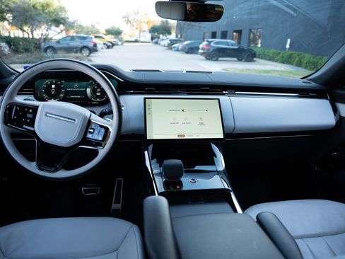 Used 2025 Land Rover Range Rover Sport Dynamic SE image 19