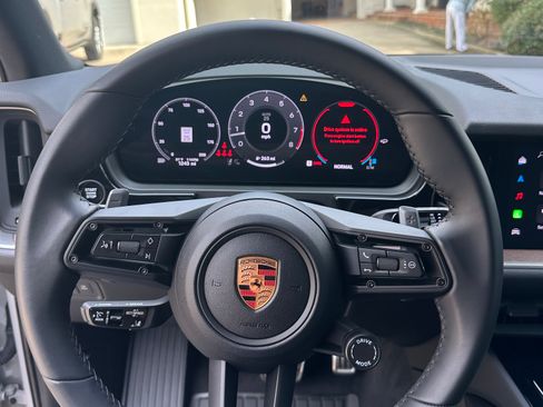 Used 2025 Porsche Cayenne S image 8