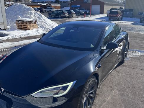 Used 2022 Tesla Model S Plaid image 5