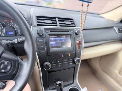 Used 2015 Toyota Camry LE FWD image 12
