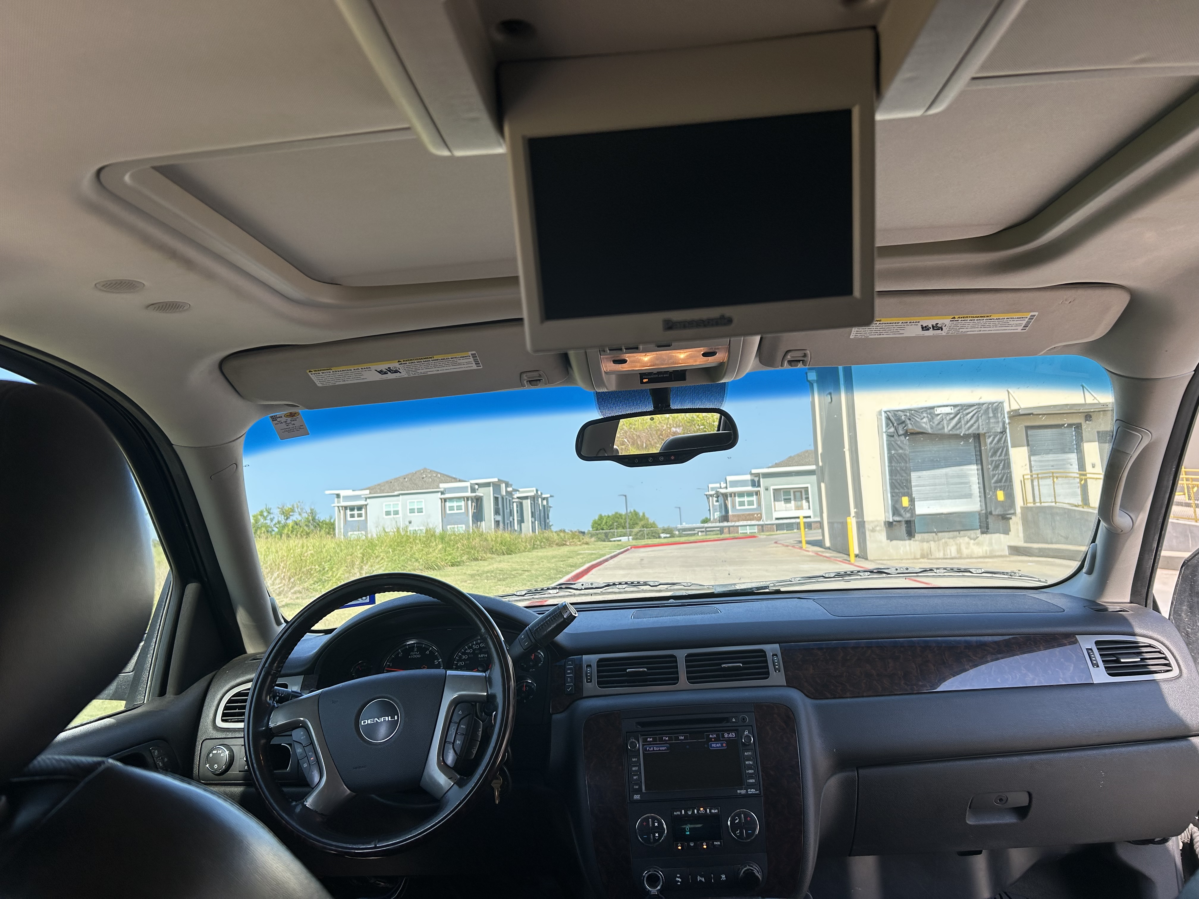 Used 2010 GMC Yukon XL Denali AWD/4WD image 10