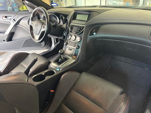 Used 2015 Hyundai Genesis 3.8 image 8