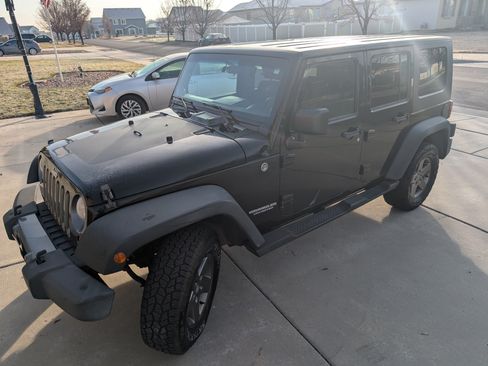 Used 2010 Jeep Wrangler Unlimited Sport image 4