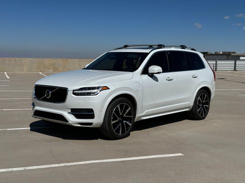 Used 2018 Volvo XC90 T8 Momentum w/ Convenience Package AWD/4WD image 1