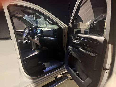 Used 2024 Chevrolet Silverado 3500 LT image 9