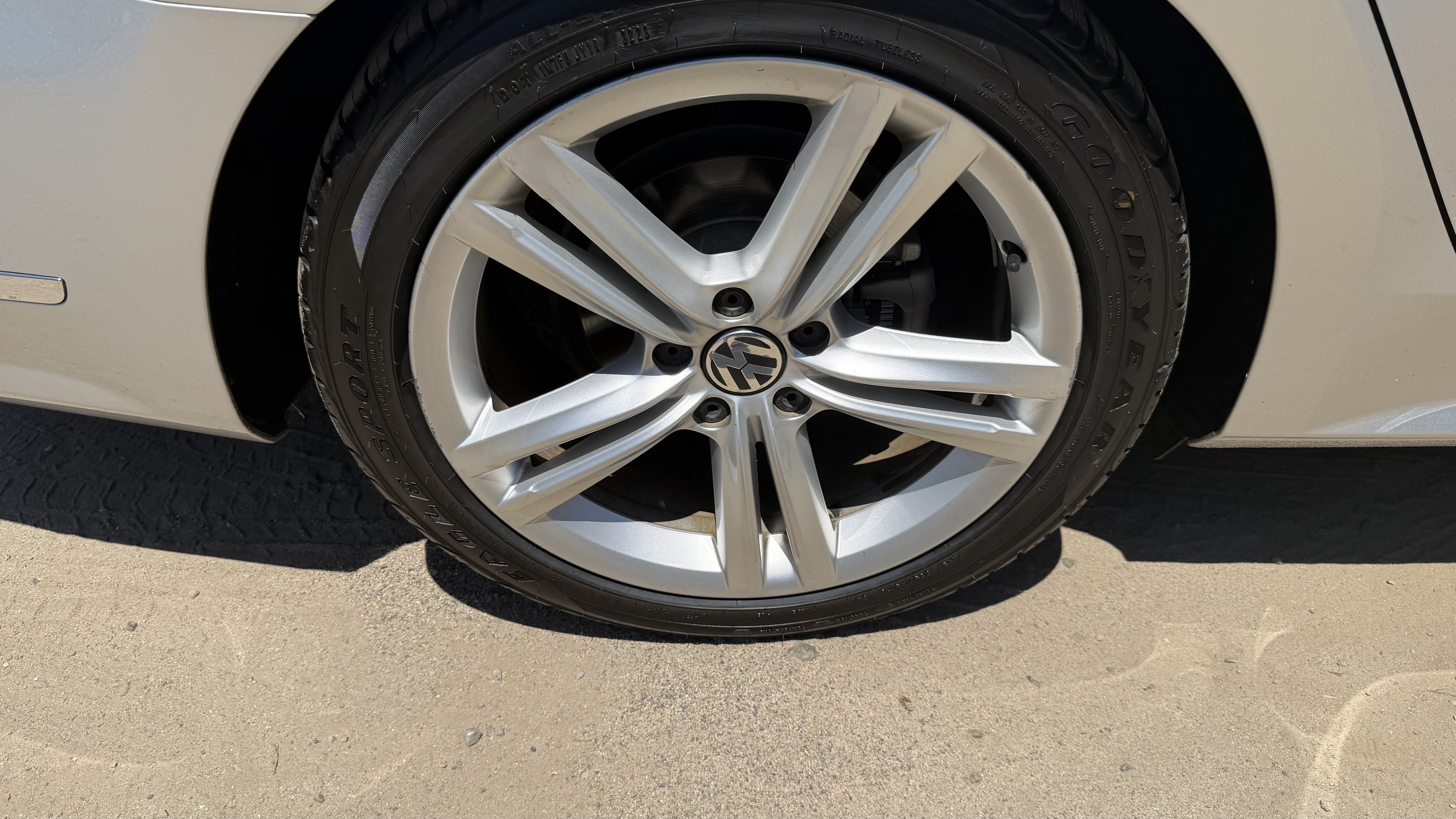Used 2014 Volkswagen Passat TDI SEL Premium FWD image 19